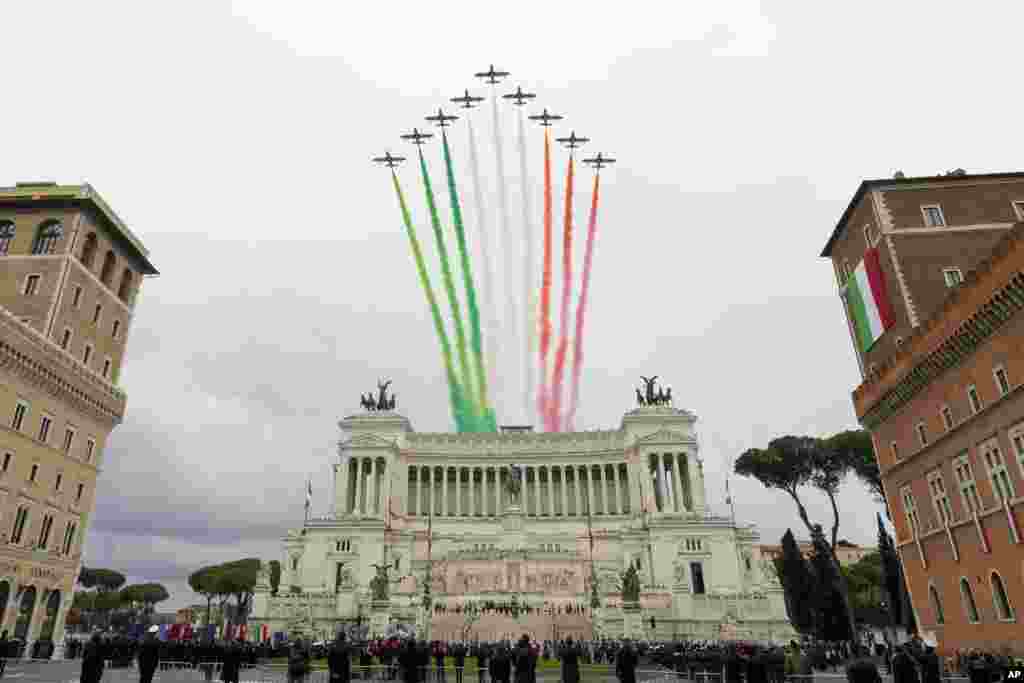 Italian Airforce acrobatic squad &quot;Frecce Tricolori&quot; flies above the Monument of the Unknown Soldier in Piazza Venezia Square, in Rome, on the occasion of the Italian Armed Forces Day.