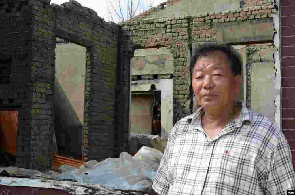  Community center president Kang Myung-sung hopes to obtain more central government support to turn the damaged structures into a tourism site. (Photo: VOA/Steve Herman) 