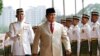 Menteri Pertahanan Prabowo Subianto memeriksa pasukan kehormatan Kementerian Pertahanan Malaysia di Kuala Lumpur, 14 November 2019. (Foto: AP)