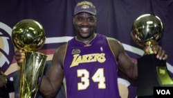 El mejor Shaquille O'Neal, campeón y jugador más valioso de las finales con Los Angeles Lakers en 2001, tras vencer a los 76ers de Filadelfia.