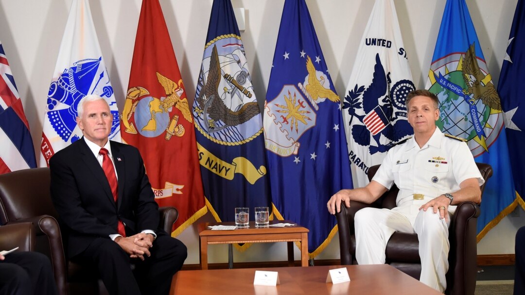 時任副總統彭斯與美軍印太司令部司令戴維森海軍上將(右)在夏威夷會面(路透社2018年8月1日)