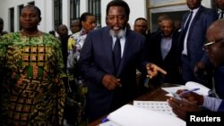 Rais Joseph Kabila awasili katika kituo cha kupiga kura kupiga kura yake