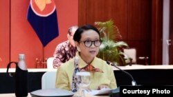 Menteri Luar Negeri RI Retno Marsudi memberikan konferensi pers secara virtual (courtesy: Kemlu RI)