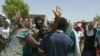 Les habitudes de l'ancien régime ont la vie dure, se plaignent des jeunes Tchadiens