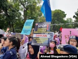 Peserta aksi jalan kaki dari Kawasan Sarinah menuju Taman Aspirasi Monas, 8 Desember 2018 ((Photo: VOA / Ahmad Bhagaskoro)
