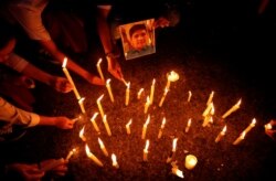 People light candles during a Catholic mass against drug war killings at the People Power Monument in Pasig, metro Manila, on November 5, 2017. REUTERS/Dondi Tawatao