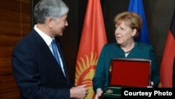 Atambayev Germaniya rahbari Angela Merkel bilan, Myunxen, 18-fevral, 2017
