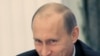 Vladimir Putin gələn mart ayı keçiriləcək prezident seçkilərində iştirak edəcəyini bəyan edib