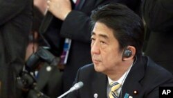 PM Jepang Shinzo Abe dalam pertemuan G-20 di Istana Konstantin, St. Petersburg, Rusia (5/9).