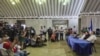 Le pool de médiateurs au Nicaragua s'adresse à la presse après la reprise des pourparlers sur la crise politique à Managua, au Nicaragua, le mercredi 27 février 2019. (Photo AP / Alfredo Zuniga)