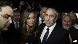 Mantan perdana mentri Kosovo, Ramush Haradinaj, dibebaskan dari tuduhan kejahatan perang setelah penyidangan kedua di Den Haag, hari Kamis (29/11). 