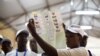 Les membres de la Commission électorale nationale indépendante du Burundi comptent les votes lors des élections législatives, le 29 juin 2015. (Photo: REUTERS/Paulo Nunes dos Santos)
