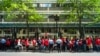 威讯公司(Verizon)员工在首都华盛顿街头举行示威罢工