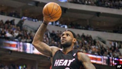 LeBron James Cleveland Cavaliers/Miami Heat NBA Basketball