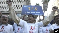 People attend a rally on the occasion of the World Aids Day in Karachi, Pakistan, 01 Dec 2010