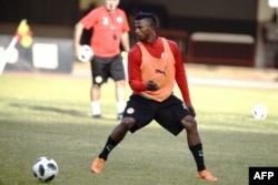 L'attaquant de l'équipe nationale de football du Sénégal, Keita Balde Diao, participe à une séance d'entraînement au stade Léopold Sedar Senghor de Dakar le 25 mai 2018.