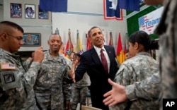 Plus tôt dans la journée, le président Obama avait rendu visite aux militaires de Fort Bliss, au Texas.