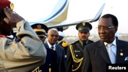 Le président Tchadien Idriss Deby lors d'une visite officielle au Soudan en février 2013. (Reuters) 