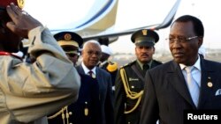 乍得現任總統伊德里斯代比2013年2月出訪時(資料照片)