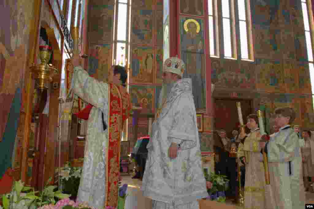 Служба в Пасхальное воскресенье в Свято-Николаевском соборе (Американская православная церковь)