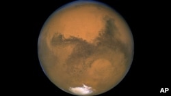 Марс. Снимок получен при помощи телескопа «Хаббл», во время наиболее близкого прохождения Марса относительно Земли, в 2003 году