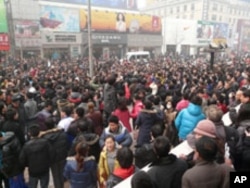The square in front of the McDonald's restaurant during the peak of the rally