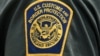 图为美国海关和边境保护局一名工作人员的臂章。（资料照片）