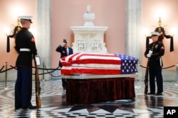 La capilla ardiente en honor de John Glenn en el Congreso estatal de Ohio, el estado del ex senador y ex astronauta.