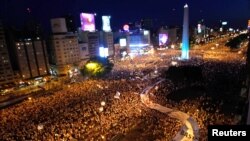 El centro de Buenos Aires se vio colmado por cientos de miles de argentinos en protesta contra el gobierno.