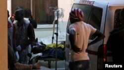 People who were injured during an explosion are taken into Asokoro General Hospital after arriving in ambulances, in Abuja, May 1, 2014.