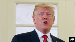 El presidente Donald Trump volvió a criticar a los países del G-7 el lunes, 11 de junio de 2018, por sus prácticas comerciales.