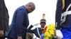 Tshisekedi atiki fololo na monument ya soda