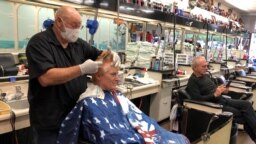 En el estado de Georgia, ya comenzaron a operar esta semana ciertos negocios, como las barberías, los restaurantes y los salones de masajes.
