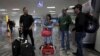 Migrantes cubanos varados comienzan a llegar a EE.UU.