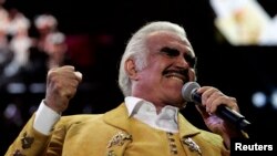 El ídolo de las rancheras, Vicente Fernández, hizo el corrido a petición de Latino Victory Project.