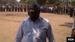 Afonso Dhlakama, líder da RENAMO em Gorongosa onde diz ter acantonado actualmente mais de 5 mil antigos combatentes do período da guerra cívil