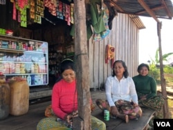 Nat Sota, a displaced villager of Lower Sesan 2, (middle), gathers with other villagers who have been affected by flooding caused by Lower Sesan 2 Dam, Stung Treng province, Nov 28, 2018. (Sun Narin/VOA Khmer)