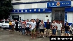 深圳佳士科技职工派出所外抗议(维权网图片)