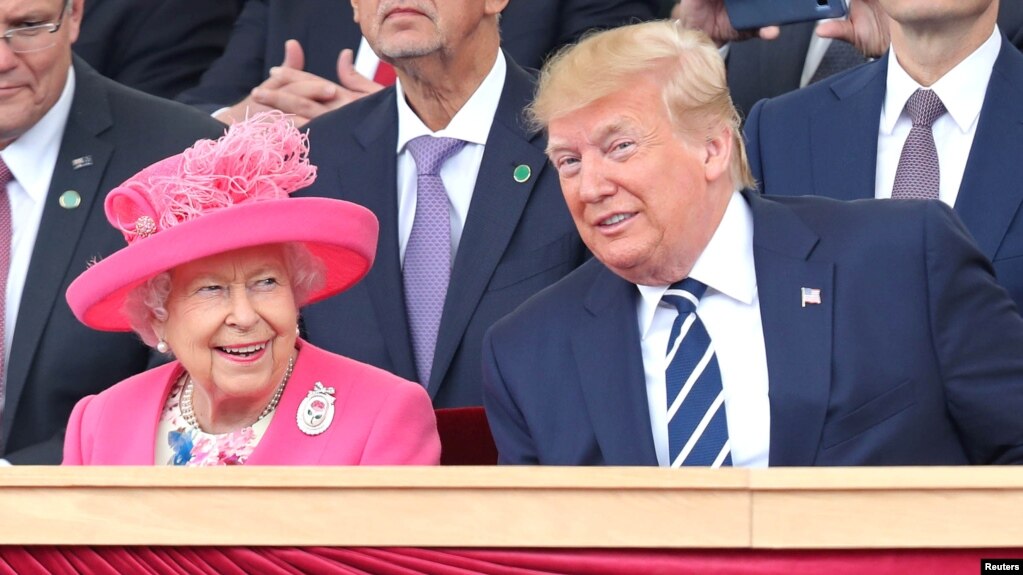 Президент США Дональд Трамп и британская королева Елизавета Вторая (архивное фото)