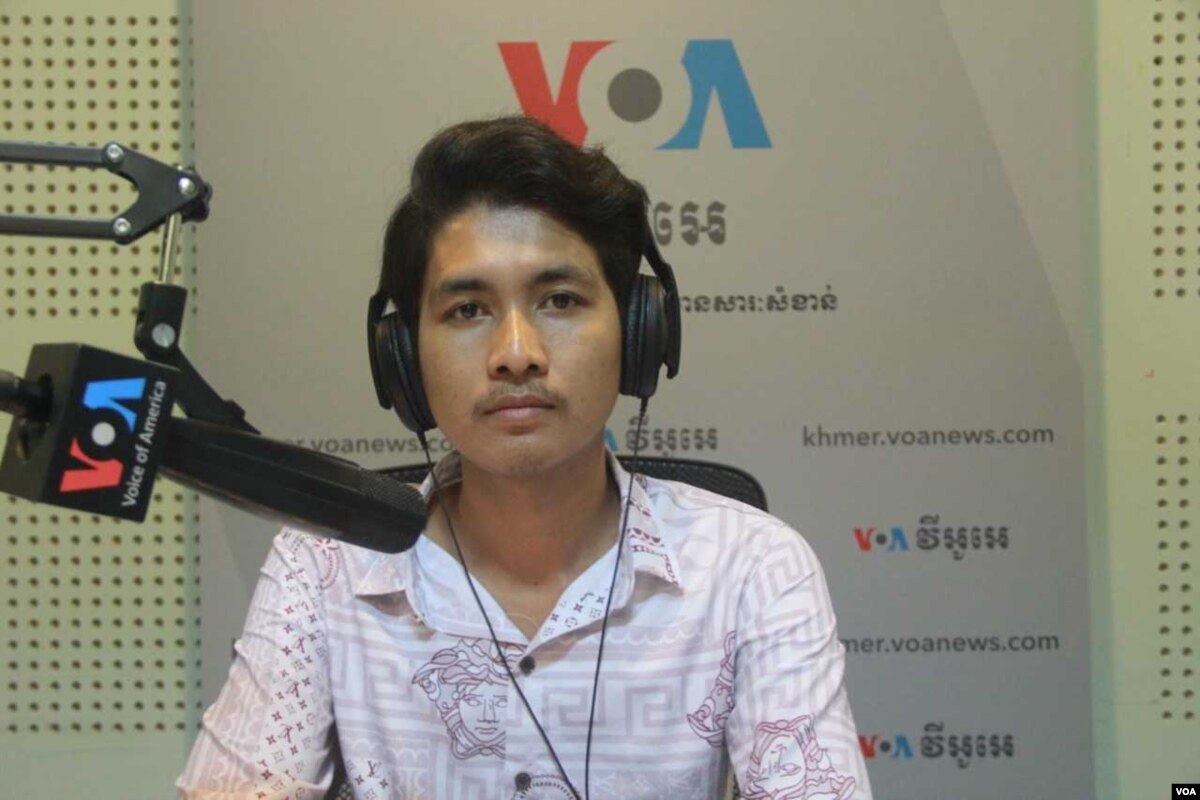 Hello VOA៖ មេដឹកនាំយុវជនថា បញ្ញវន្តត្រូវតែក្លាហាននិងហ៊ានលះបង់ដើម្បីកែប្រែសង្គមឡើងវិញ Hello VOA៖ មេដឹកនាំយុវជនថា បញ្ញវន្តត្រូវតែក្លាហាននិងហ៊ានលះបង់ដើម្បីកែប្រែសង្គមឡើងវិញ
