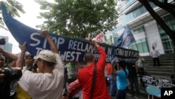 Demonstrators rally at the Chinese Consulate at the financial district of Makati city, The Philippines, to protest China's reclamations of disputed islands off South China Sea, July 3, 2015. The reclamations have strained U.S.-China relations.