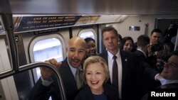 Hillary Clinton dans le métro newyorkais (7 avril 2016)