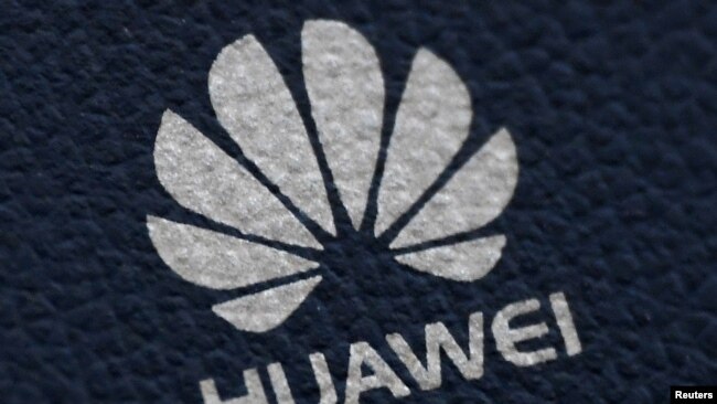 资料照片:在英国伦敦,华为的标识出现在一台通讯设备上。(2020年1月28日)