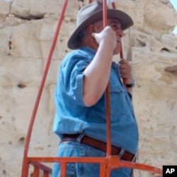 Egyptian archeologist Zahi Hawass prepares to enter a shaft some believe may lead to Cleopatra's tomb, 08 May 2010