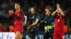 Euro-2016: Cristiano Ronaldo jette le micro d'un journaliste à l'eau