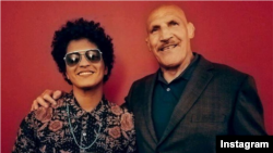 Bruno Mars and Bruno Sammartino are seen meeting for the first time in Pittsburgh, Pennsylvania, Aug. 23, 2017. (brunomars - Instagram) 