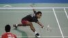  Tommy Sugiarto mengembalikan kok ke arah Chou Tien Chen dari Taiwan dalam laga final tunggal putra, turnmaen bulu tangkis VICTOR Korea Open 2018 di Seoul, 30 September 2018. 