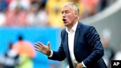 L'entraineur des Bleus, l'équipe de France, Didier Deschamps au stade national à Brasilia, Brésil, lundi, 30 juin, 2014. (AP Photo/Martin Meissner)