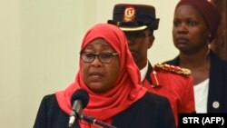 Samia Suluhu Hassan, nova Presidente da Tanzânia discursa na tomada de posse em Dar-Es-Salam, 19 Março 2021