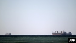 Eo biển Hormuz, tuyến đường biển huyết mạch đối với các tàu chở dầu Trung Đông di chuyển từ Vịnh Ba Tư tới Biển Ả Rập.